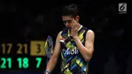 Ganda Putra Indonesia, M Rian Ardianto mengusap wajah saat melawan Mathias Boe/Crasten Mogensen (Denmark) di Semifinal Indonesia Open 2017 di Jakarta, Sabtu (17/6). M Rian Ardianto/Fajar Alfian kalah 17-21, 21-18, 12-21. (Liputan6.com/Helmi Fithriansyah)