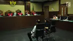 Pengacara Elza Syarief (kanan) menjadi saksi pada sidang lanjutan kasus dugaan pemberian keterangan palsu dalam sidang kasus KTP Elektronik dengan terdakwa Miryam S Haryani di Pengadilan Tipikor, Jakarta, Senin (21/8). (Liputan6.com/Helmi Afandi)