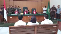 Terdakwa First Travel Masuk Ruang Sidang, Pengunjung Ribut