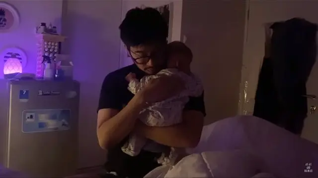 7 Momen Syahnaz Sadiqah Asuh Si Kembar saat Terbangun Tengah Malam