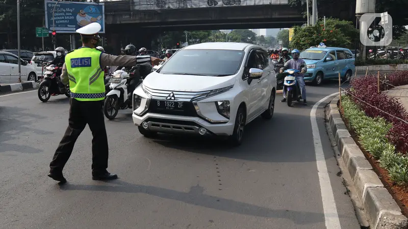 FOTO: PPKM Level 2, Sistem Ganjil Genap di Jakarta Diperluas