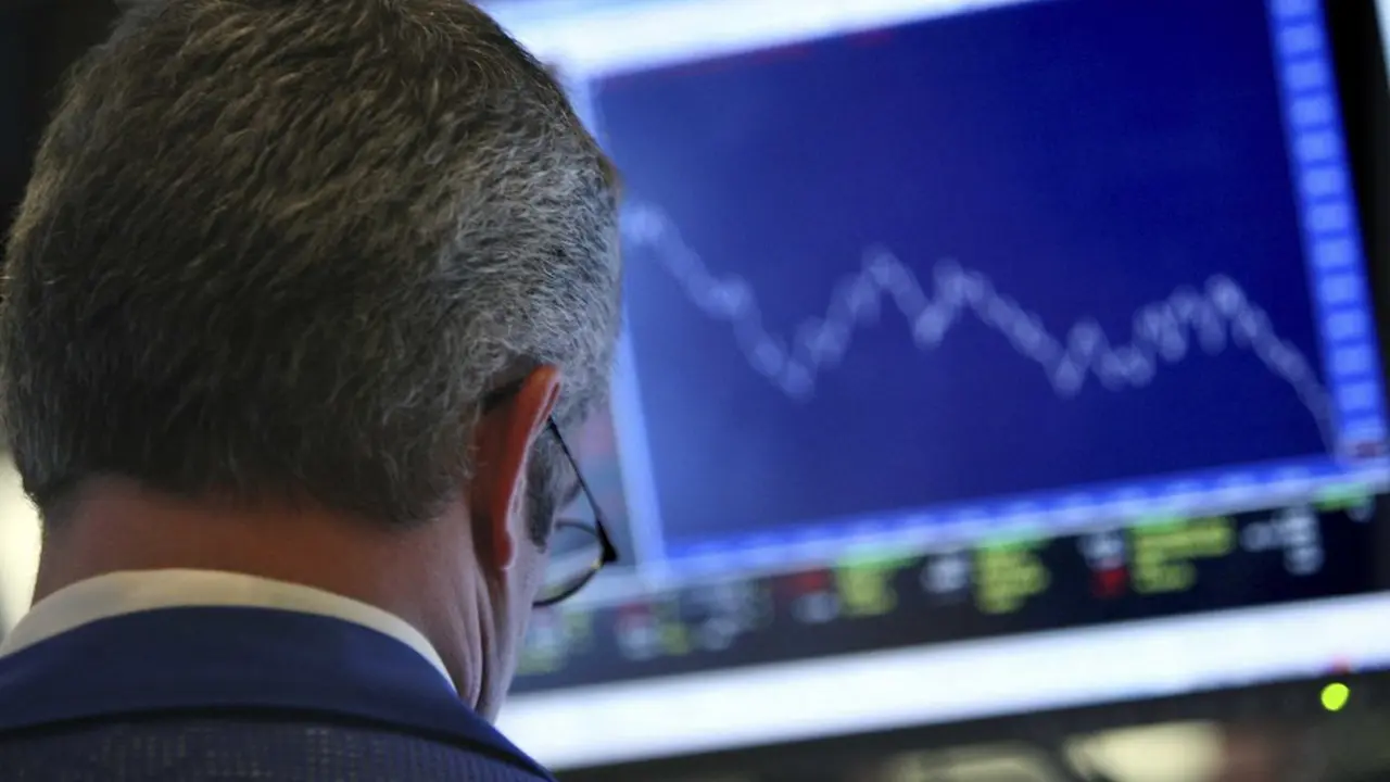  Dow Jones Industrial Averange (DJIA) masih terus mampu bertahan di zona hijau dan membukukan penguatan.