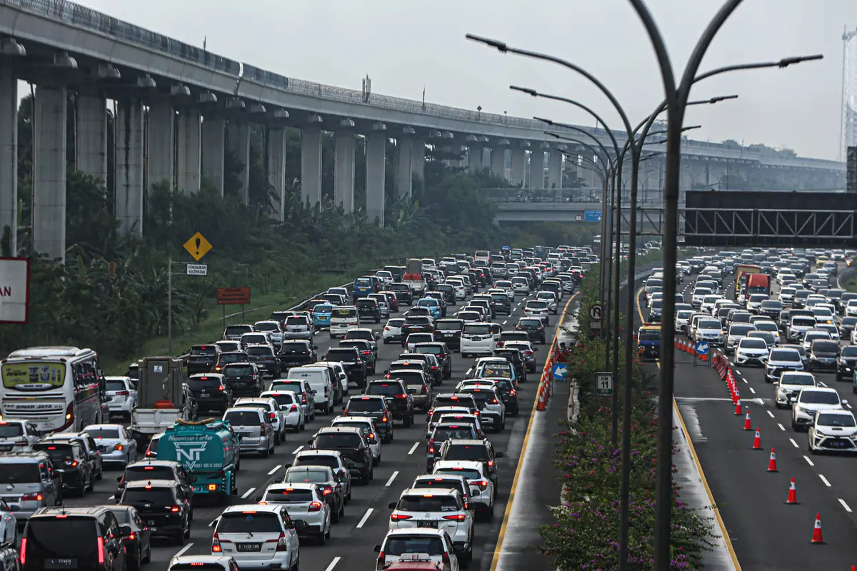 Kepadatan Arus Balik Lebaran Idul Fitri 2023 di Tol Jagorawi
