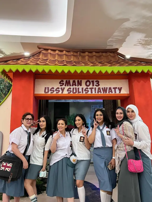 FOTO: Penampilan Yuni Shara hingga Nafa Urbach di Pesta Ulang Tahun Ussy Sulistiawaty Bertema Pentas Seni SMA