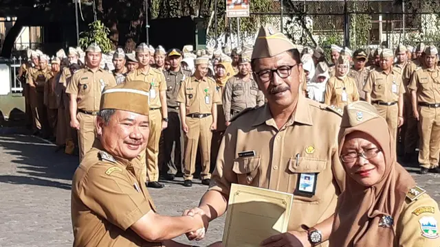 Beberapa pejabat yang ditugasi mengisi posisi plt. Kepala Dinas di beberapa Dinas dan Kepada Badan Pemerintahan di Garut, Jawa Barat