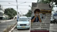 Selebaran info protokol kesehatan COVID-19 terpampang pada kaca belakang angkutan Jak Lingko All New Purwarupa Mikrotrans, Jakarta, Minggu (6/9/2020). All New Purwarupa mampu mengangkut hingga 15 penumpang, namun selama pandemi dibatasi 50 persen atau maksimal 7 orang. (merdeka.com/Iqbal S. Nugroho)