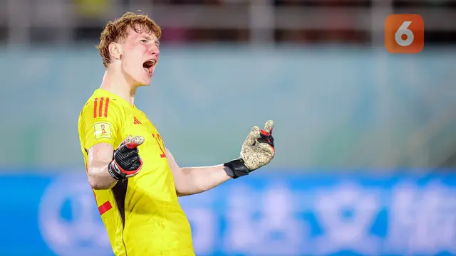 Foto: Tangguh Dibawah Mistar Gawang Hingga Lihat Contekan, Ini Dia Aksi Konstantin Heide di Final Piala Dunia U-17 2023