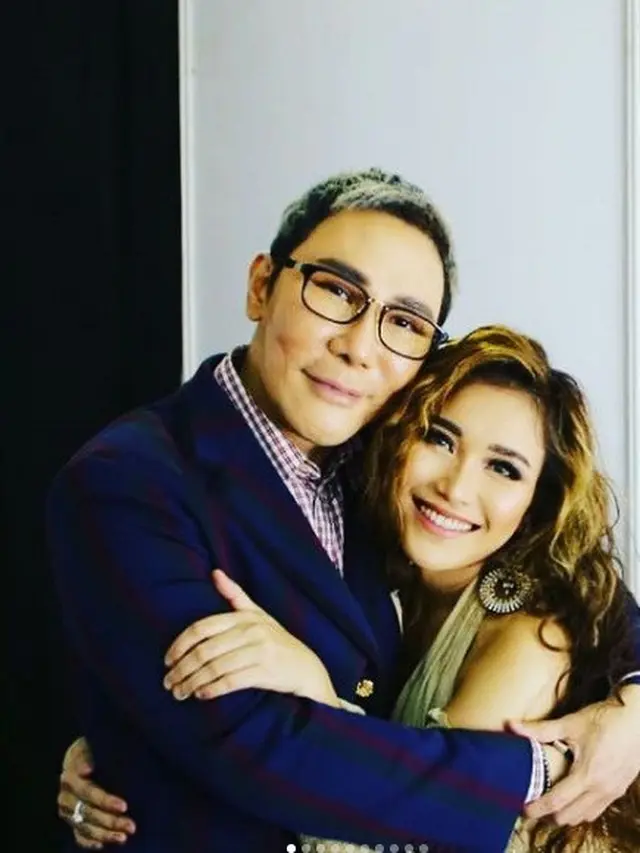 10 Potret Kedekatan Bos TV Otis Hahijary dengan Artis Papan Atas, Akrab Banget