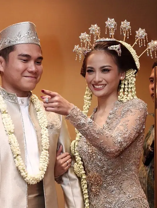 "Dari sini dekat. Suasananya lagi summer, jadi bisa lihat pemandangan di sana," kata Acha yang tidak ingin menunda soal momongan. (Galih W. Satria/Bintang.com)