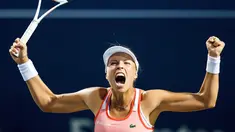 Ekspresi Anett Kontaveit saat mengalahkan Maria Sharapova dalam putaran pertama turnamen tenis putri Piala Rogers di Toronto, Kanada, Senin (5/8/2019). Anett menaklukkan Sharapova dengan skor 4-6, 6-3, dan 6-4. (Mark Blinch/The Canadian Press via AP)