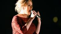 Adele ketika tampil di Grammy Awards 2016. (AFP/Bintang.com)