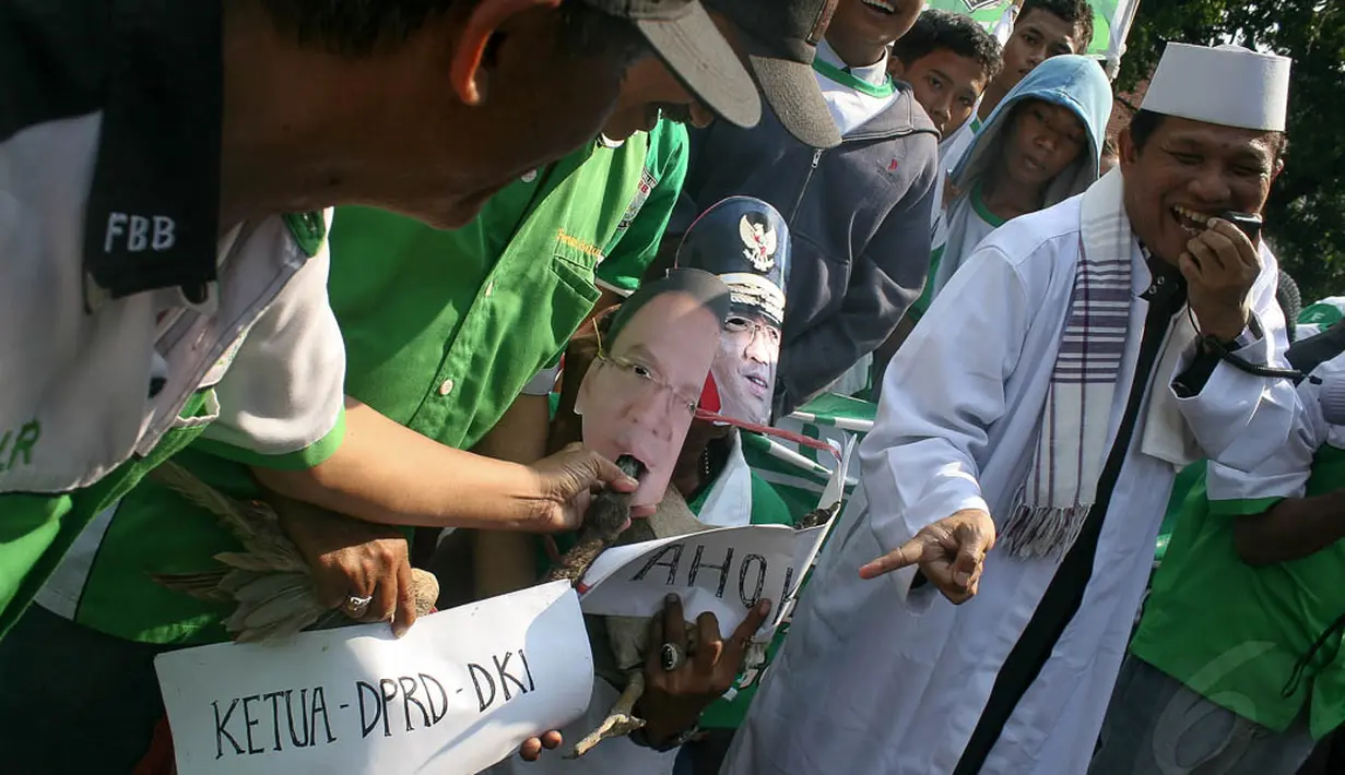 FBB mengatakan, Ahok dinilai kurang layak karena memiliki mental preman, terbukti dengan ucapan dan sikap-sikap yang sering ditampakkan, Jakarta, (26/9/14). (Liputan6.com/Faizal Fanani)