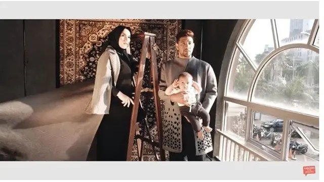 7 Gaya Pemotretan Keluarga Ammar Zoni dan Irish Bella di Berbagai Tema, Menawan