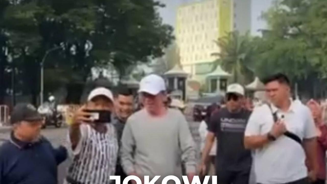 Jokowi Olahraga di Manahan, Warga Berebut Foto