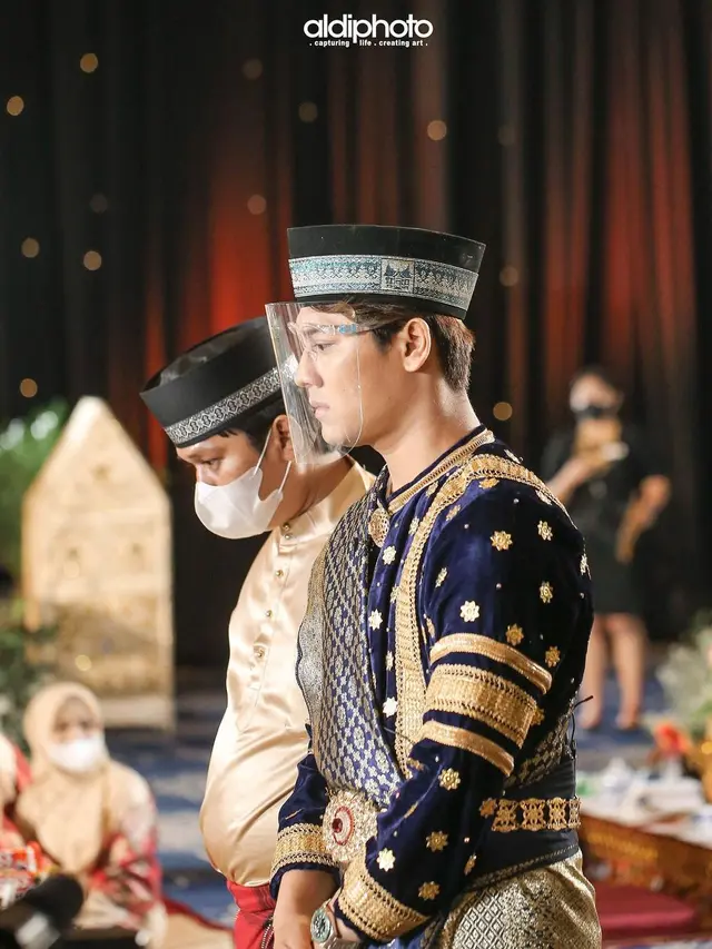 8 Potret Rizky Billar dan Lesty Kejora saat Gelar Malam Bainai, Curi Perhatian
