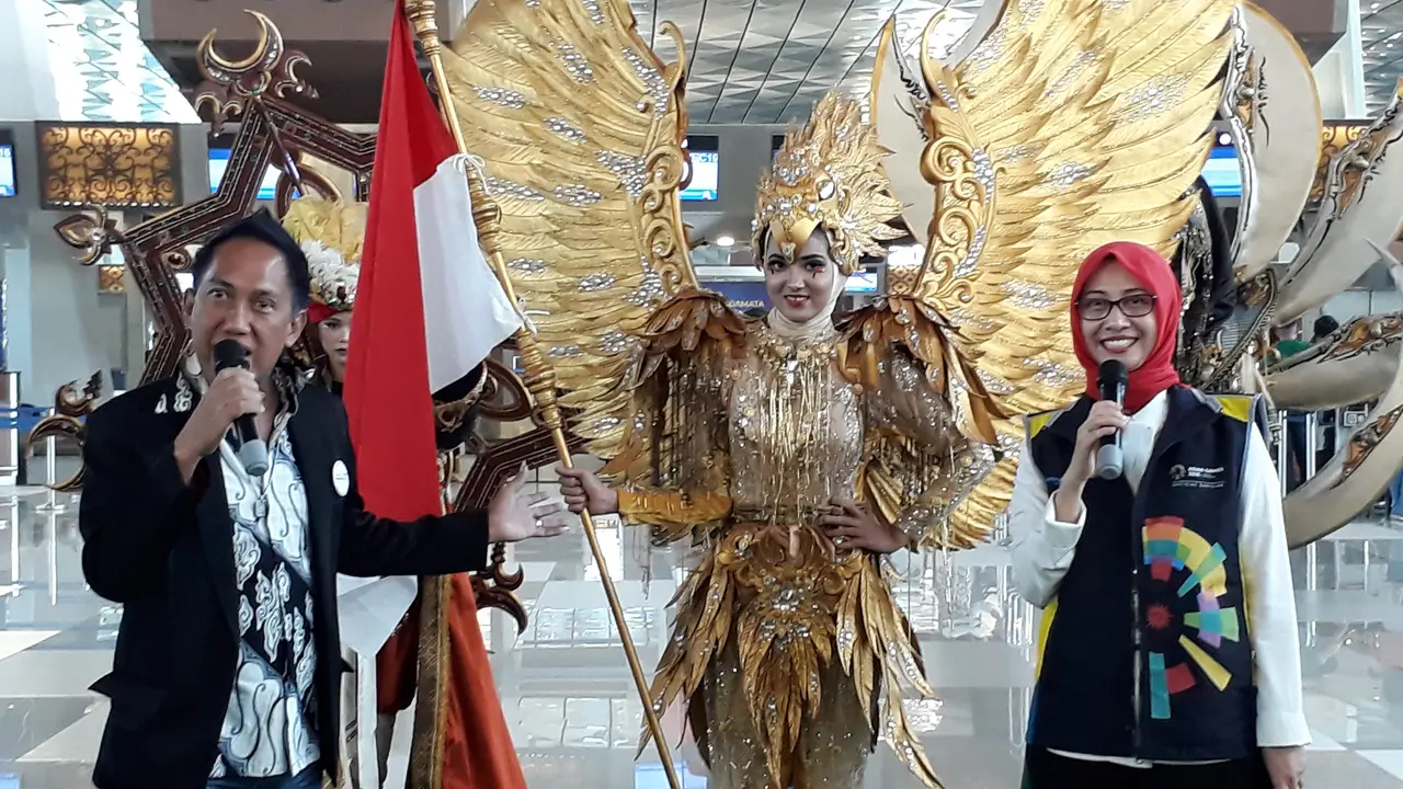 Pancarkan Semangat Asian Games, Costum Garuda Wara Wiri di Bandara Soetta