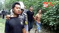 Suara letusan dari tembakan peringatan oleh polisi dan aksi penjarahan mewarnai insiden unjuk rasa warga di lokasi perkebunan di Desa Sempu, Kecamatan Ngancar, Kabupaten Kediri, Jatim.