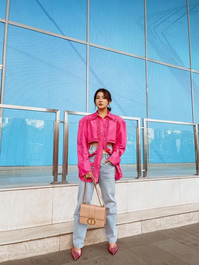 7 Inspirasi Outfit yang Tepat untuk Dipadupadankan dengan Boyfriend Jeans dari Ayla Dimitri, Tantri Namirah, hingga Alika Islamadina