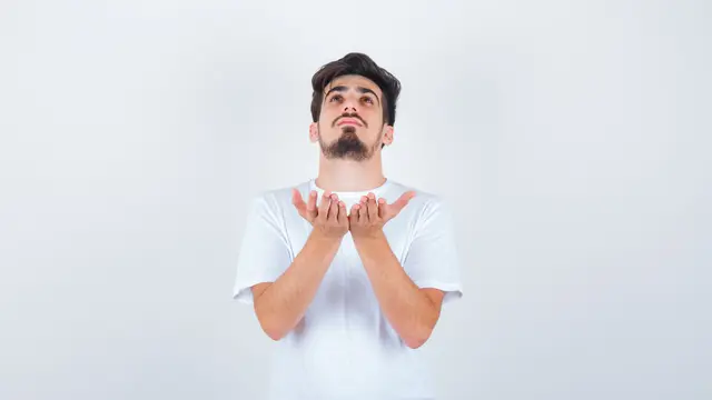 Ilustrasi muslim berdoa
