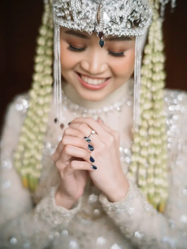 Potret Alca dalam balutan busana pengantin Betawi. (Foto: Imagenic)