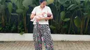 Meski rutinitas sebagai ibu membuatnya lebih sibuk, tapi Alika Islamadina terlihat tetap memesona. (FOTO: instagram.com/alikaislamadina/)