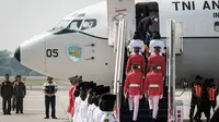 Setibanya di Bandara Sepinggan nanti, bendera dan teks proklamasi akan dibawa ke Istana Negara di IKN melalui jalur darat. (Yasuyoshi CHIBA / AFP)