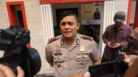 Kapolres Karanganyar AKBP Ade Safri Simanjuntak menjelaskan perkembangan penyidikan kasus Diksar Mapala UII. (Liputan6.com/Fajar Abrori)