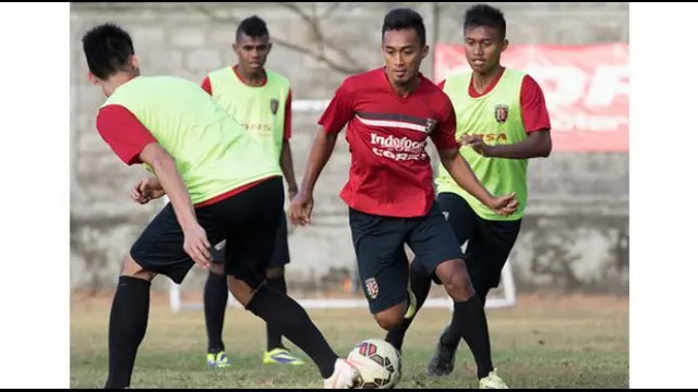 Sultan Samma mencetak gol indah bagi Bali United ke gawang Persija Jakarta dan mengubah skor menjadi 2-0.