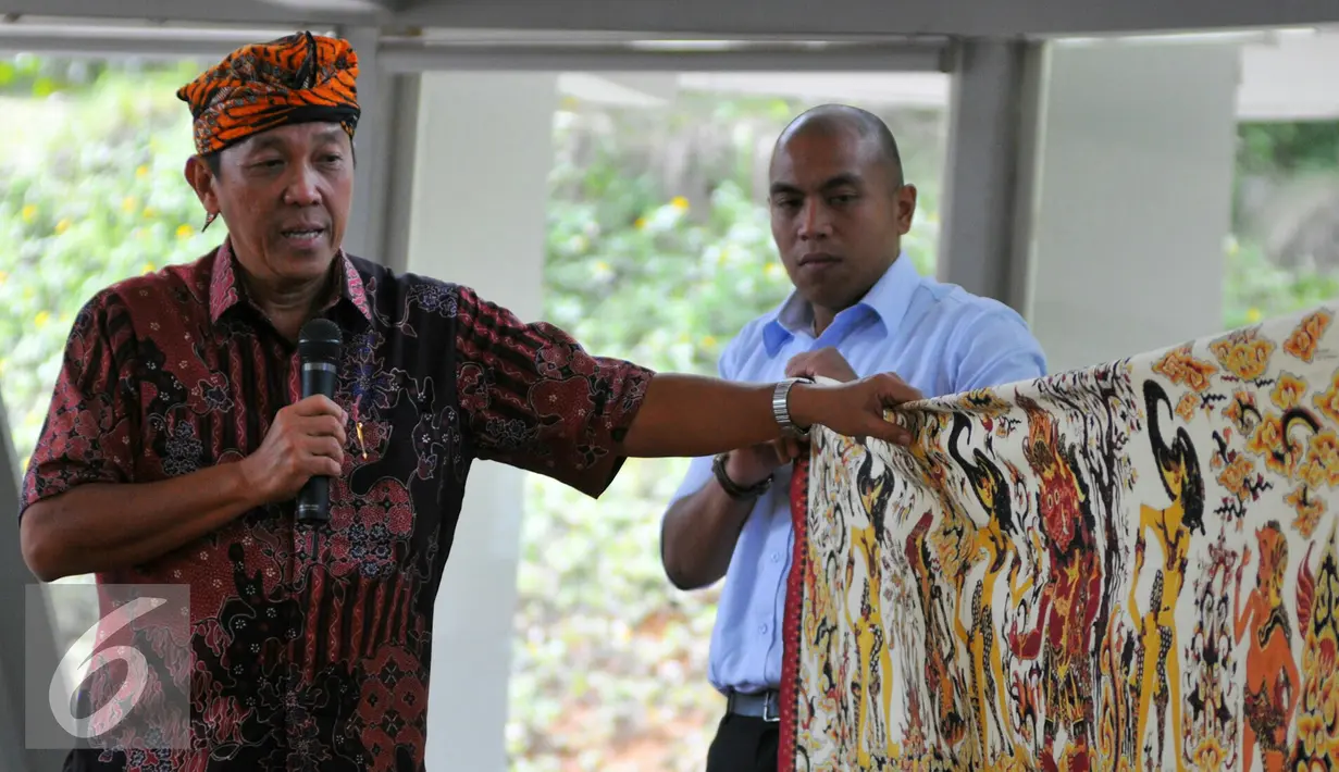 Pamong Utama Wikasatrian, Tonny Warsono memberikan edukasi mengenai filosofi kebudayaan yang diterapkan di Wikasatrian, Bogor, Senin (30/5/2016). Liputan6.com gelar Green Camp bersama PT WIKA untuk para Citizen Journalist. (Liputan6.com/ Yoppy Renato)