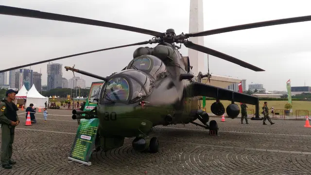Tentara Nasional Indonesia (TNI) Angkatan Darat menampilkan Alat Utama Sistem Pertahanan (Alutsista) paling canggih dan modern yang dimilikinya dalam Pameran Alutsista TNI