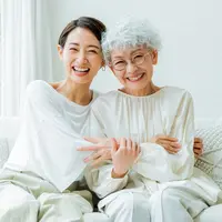 ilustrasi ibu dan anak dewasa/chaponta/Shutterstock