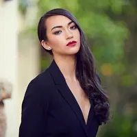 ilustrasi perempuan serius/PeopleImages.com - Yuri A/Shutterstock