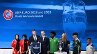 Britania Raya (Inggris, Irlandia Utara, Skotlandia, Wales) dan Republik Irlandia resmi terpilih sebagai tuan rumah Euro 2028. (Jean-Christophe Bott/Keystone via AP)