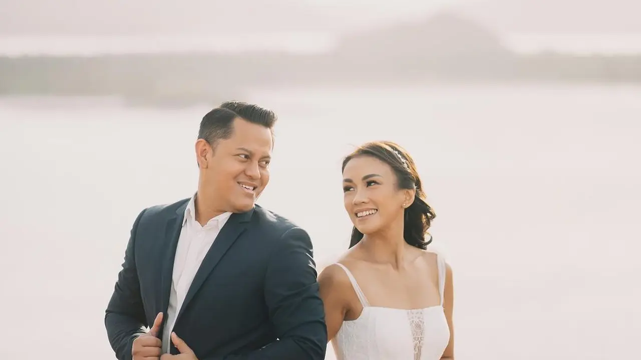 [Fimela] Prewedding Melanie Putria dan Aldico Sapardan
