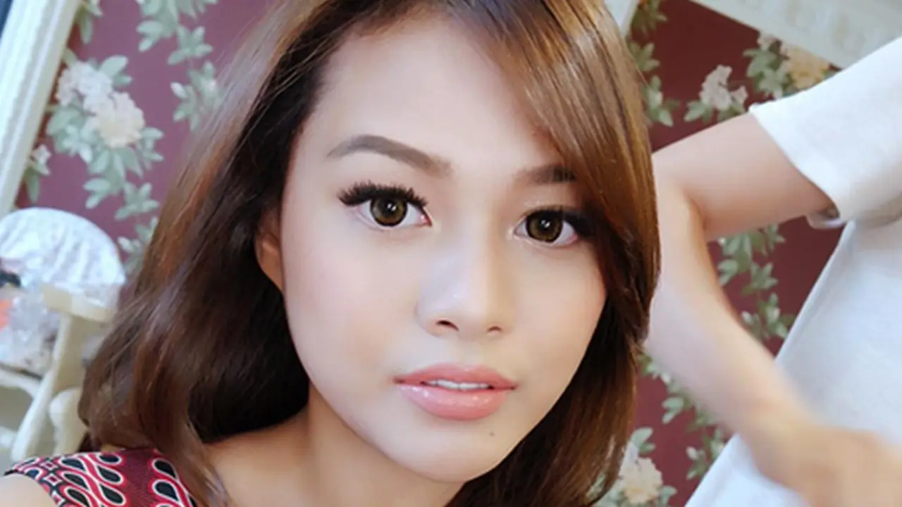 makeup aurel hermansyah