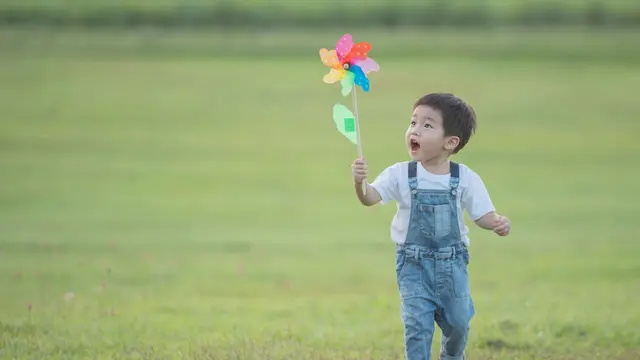 Moms, Jangan Takut Anak Bosan! Ini 3 Manfaat untuk Perkembangan Mereka [Dok/freepik.com]