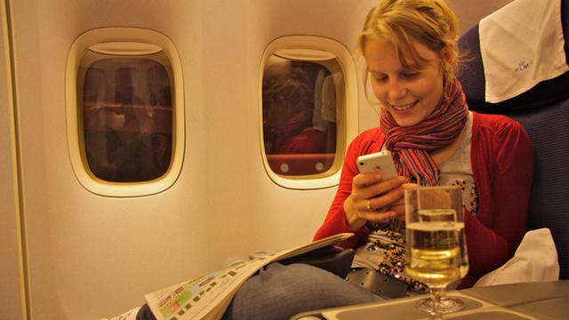 Bawa Perangkat Elektronik Naik Pesawat? Perhatikan Aturan Barunya