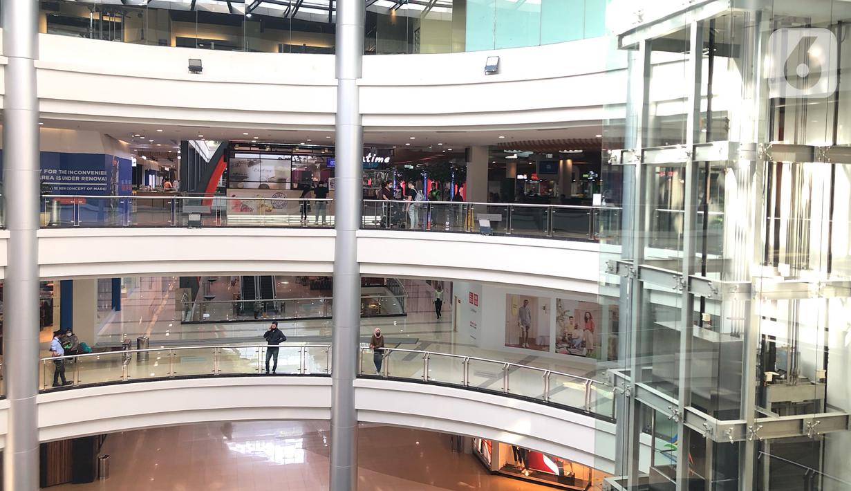 Suasana salah satu pusat perbelanjaan di Depok, Jawa Barat, Rabu (17/6/2020). Mulai 16 Juni 2020, sejumlah pusat perbelanjaan di Kota Depok kembali beroperasi selama masa PSBB proporsional, namun tetap dengan memerhatikan protokol-protokol kesehatan. (Liputan6.com/Immanuel Antonius)