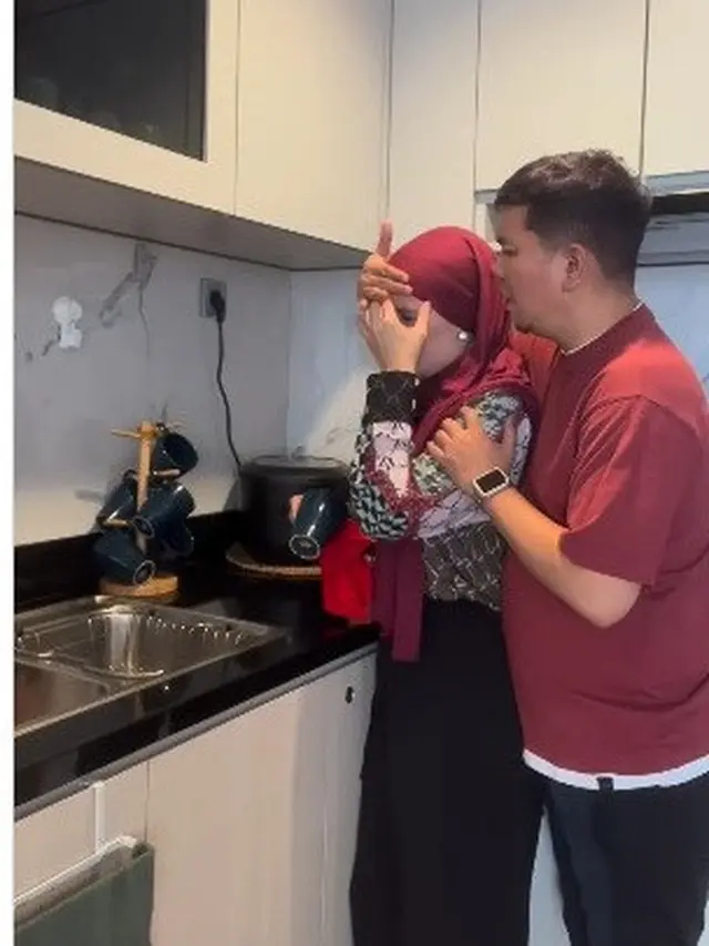 7 Potret Dapur Rumah Indra Bekti, Minimalis dan Modern