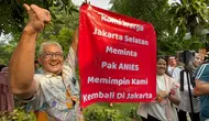 Sejumlah warga mendatangi rumah Anies Baswedan di Lebak Bulus, Jakarta Selatan, Selasa (7/5/2024). Mereka meminta Anies maju lagi pada Pilgub Jakarta 2024 mendatang. (Liputan6.com/Winda Nelfira)