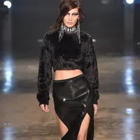  Berita soal si super model yang satu ini menag kerap menjadi perhatian publik. Seperti beberapa hari lalu, dimana Bella mengungkapkan kebanggaannya menjadi seorang wanita muslim.  (Instagram/Bella Hadid)