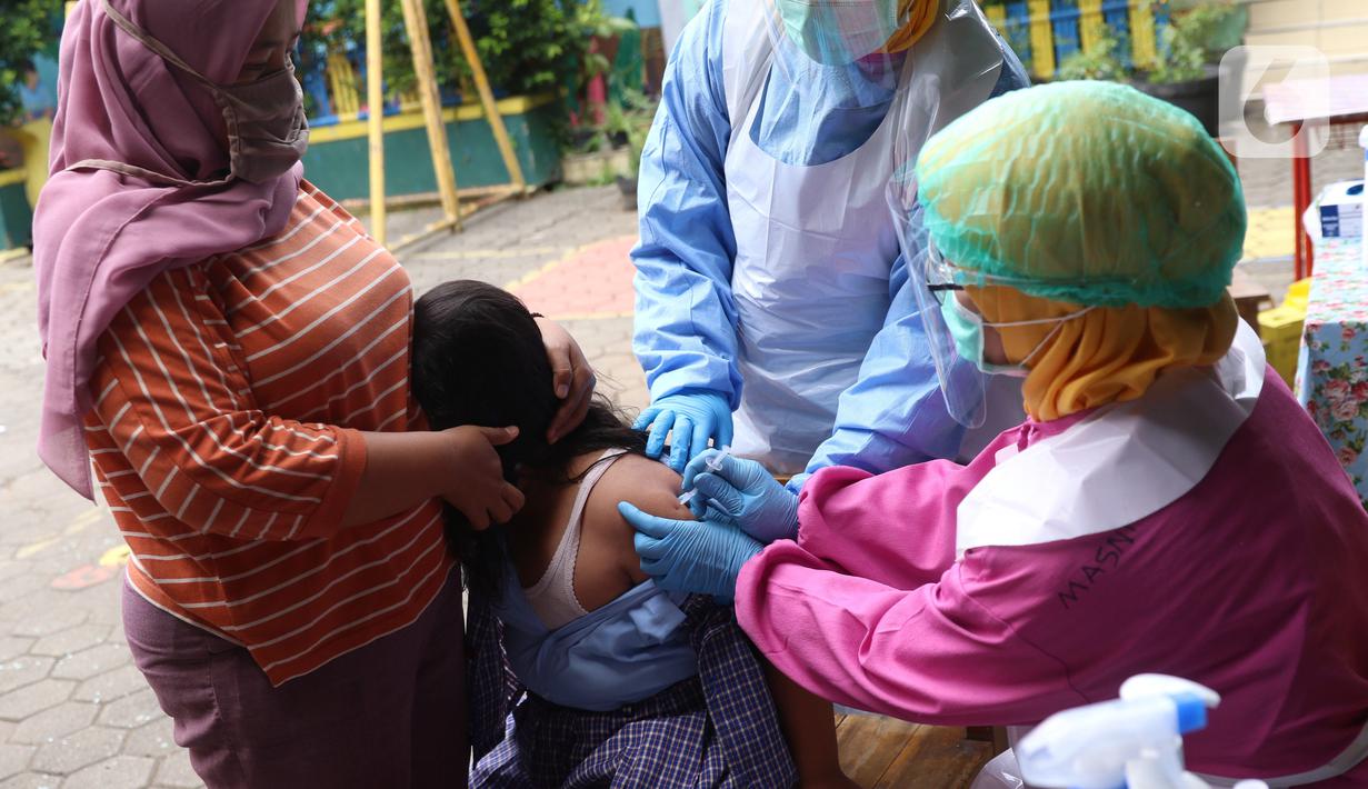 FOTO Imunisasi bagi Siswa Sekolah Dasar di Kota Tangerang