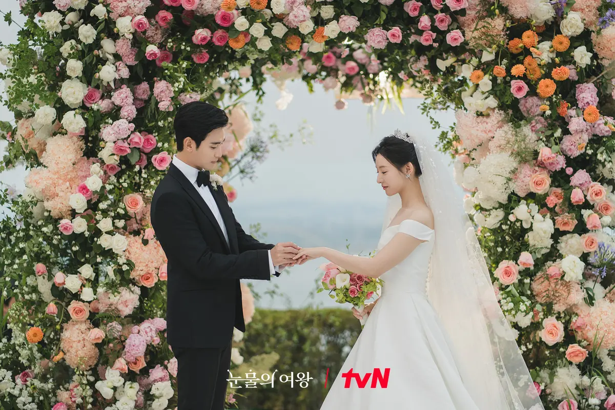 Kim Soo Hyun dan Kim Ji Won - Queen Of Tears