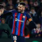 Selebrasi pemain Barcelona, Jordi Alba (kanan) dan Gavi dalam pertandingan pekan ke-20 La Liga 2022/2023 melawan Sevilla yang berlangsung di Camp Nou, Senin (6//2/2023). Jordi Alba dan Gavi masing-masing mencetak satu gol dalam pertandingan ini. (AP Photo/Joan Monfort)