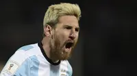 Tidak lama setelah mengumumkan diri pensiun, akhirnya Lionel Messi kembali ke Timnas Argentina. Tampil melawan Uruguay pada laga kualifikasi Piala Dunia 2018, Messi langsung tancap gas dengan mencetak gol. (AFP/Juan Mabromata)