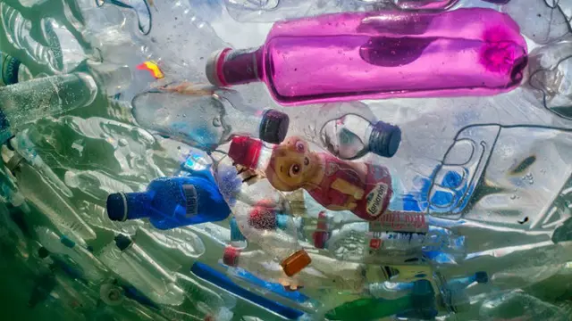 Tak hanya di Indonesia, penumpukan sampah plastik juga terjadi di beberapa negara di dunia.