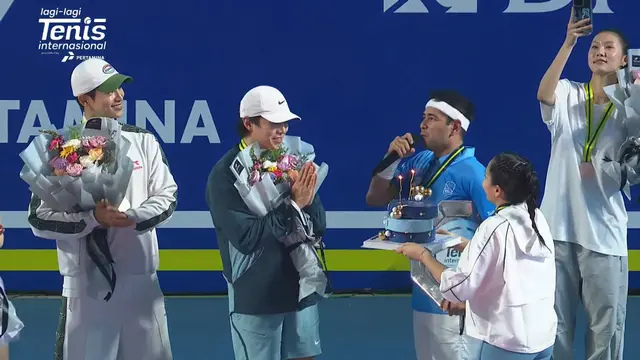 Reaksi Park Eun Seok saat diberi kejutan ultah. (credit:youtube.com/@RansEntertainment)