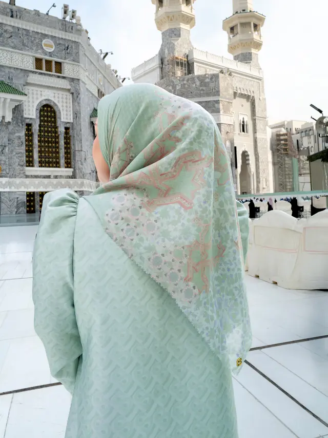 Ketika Tanah Haram Menginspirasi Koleksi Hijab Sambut Iduladha