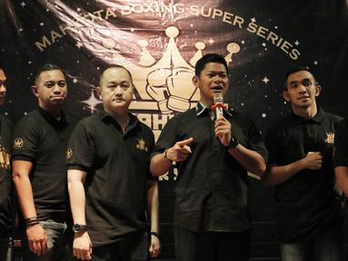 Promotor Mahkota Promotion, Raja Sapta Oktohari, memberikan keterangan saat jumpa pers di O2 Club, Jakarta, Jumat (23/2/2018). Mahkota Promotion akan menggelar Mahkota Boxing Series untuk mencari petinju professional. (Bola.com/M Iqbal Ichsan)