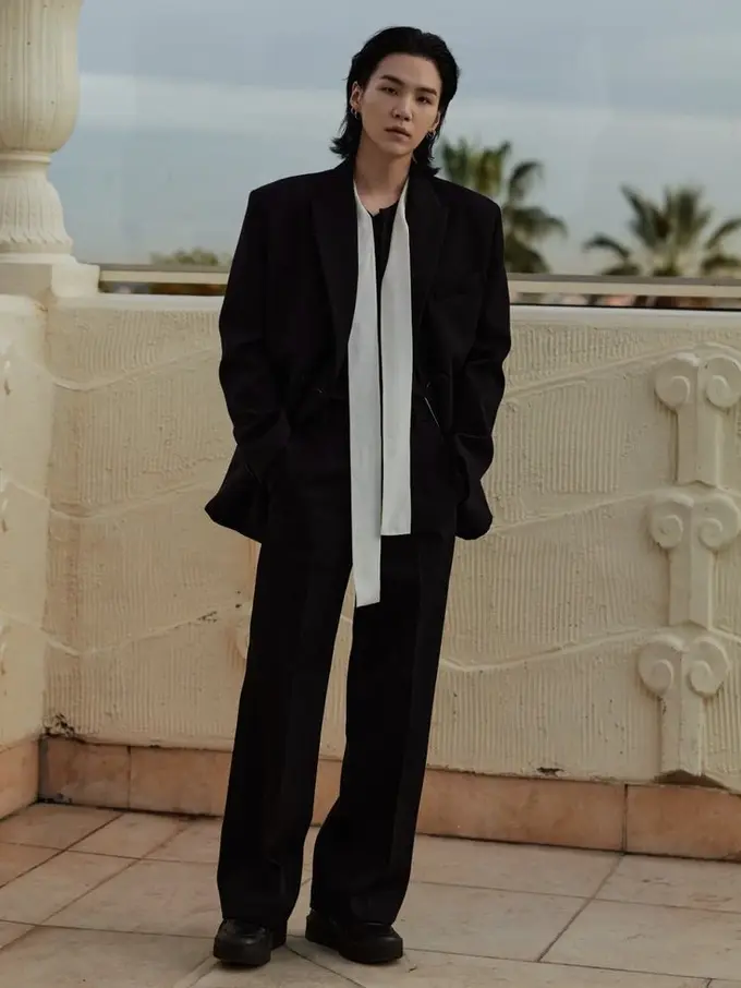 Potret Suga BTS jadi Brand Ambassador Valentino, credit : (@agustd)